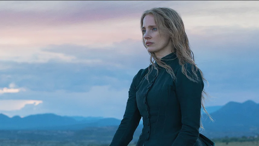 Женщина, идущая впереди