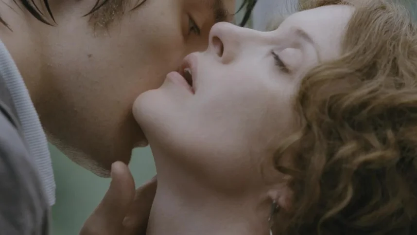 Две женщины