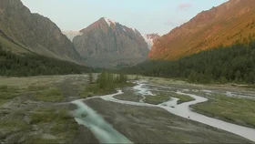 Отражение гор. Алтай