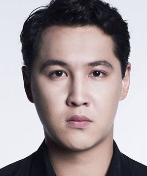 Оның есегін жалап, оның ішіне кірді