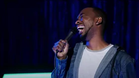 Две минуты славы (на английском языке с русскими субтитрами)