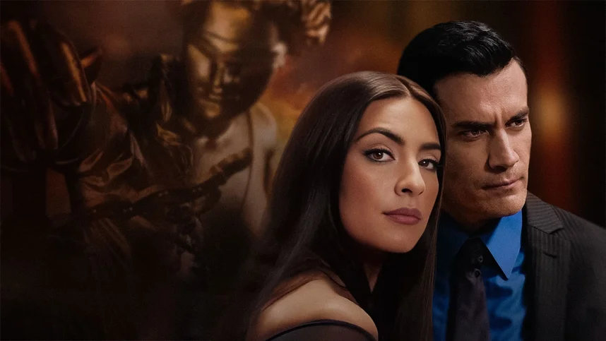 Oyoq kiyimdagi yalangoch qizlar