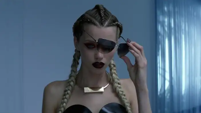 Red-band трейлер (английский язык)