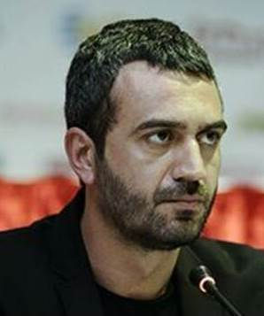 Porno jinnini yalaydi