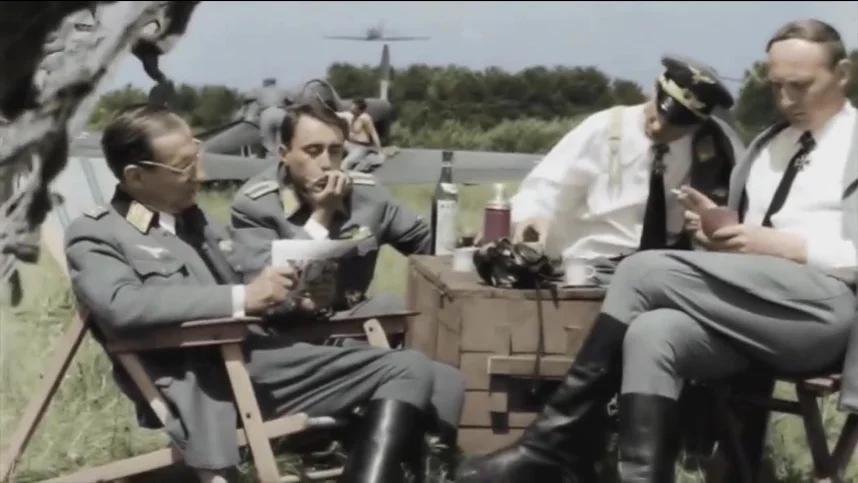 В бой идут одни «старики» (цветная версия)