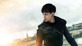 Девушка, которая застряла в паутине