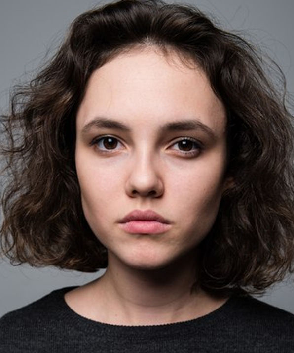 Qisqa koylakning egilgan fotosurati