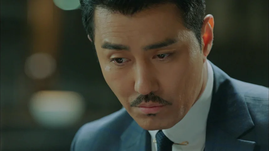 Erkaklar ayollarning kokragi va dumbalariga tegib turgan porno videolar toplami.