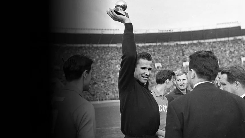 На пьедестале народной любви