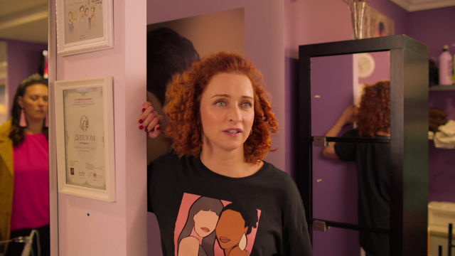 U bolani külotlarini ham hidlashga majbur qildi.