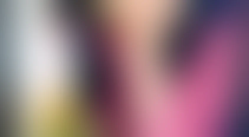 Эта женщина в окне