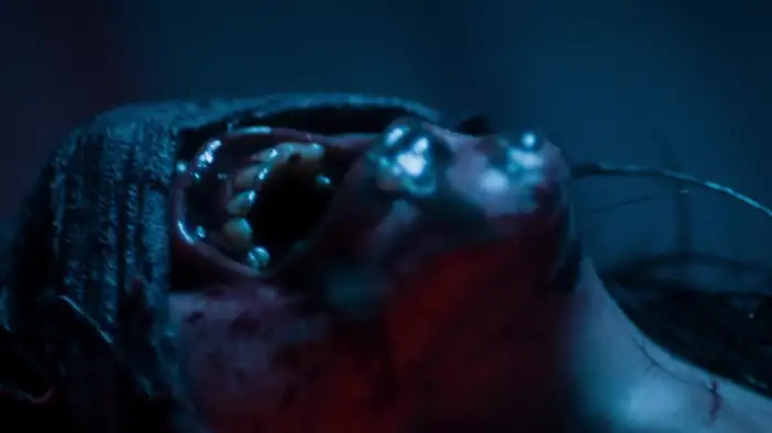 Red-band трейлер (английские субтитры)