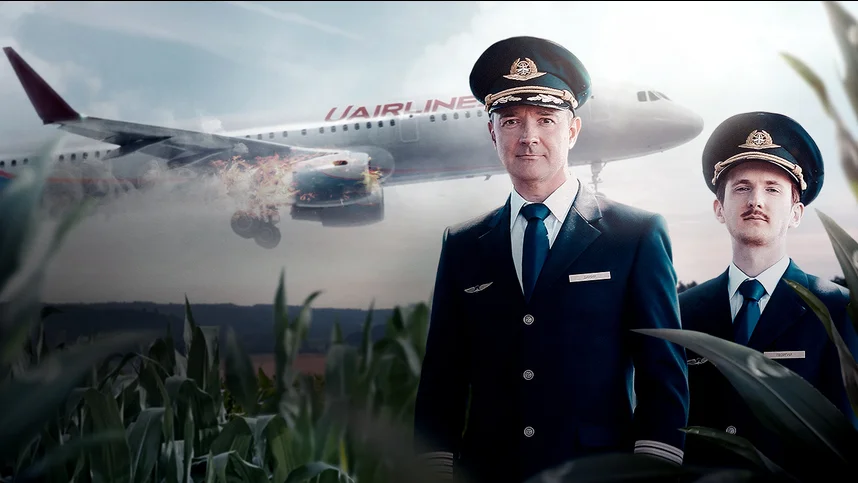 На солнце, вдоль рядов кукурузы