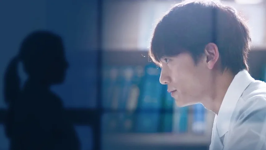 Filmda yaqindan jinsiy aloqa sahnalari mavjud