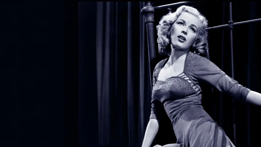 Девушка по соседству