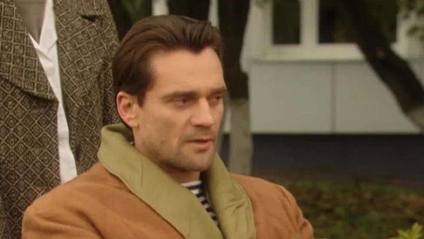 Qoshnisini sikayotgani haqida porno