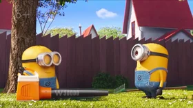 Миньоны против газона