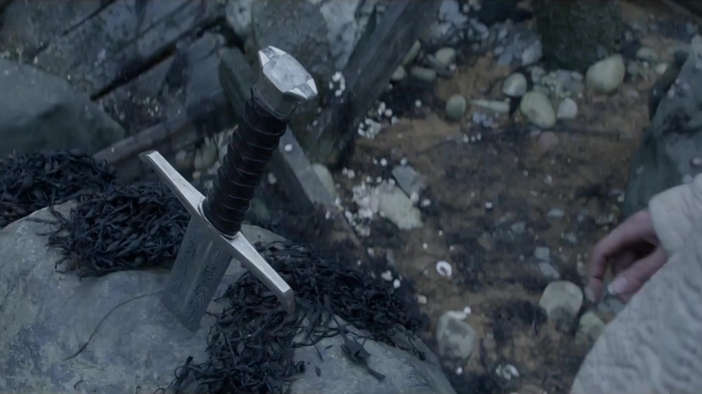 Король артур постер. Меч короля артура фильм 2017. Джуд лоу король вортигерн. Экскалибур меч короля артура. Экскалибур меч короля артура.