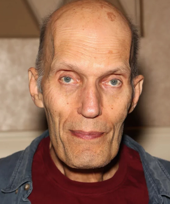 Next photo of Carel Struycken