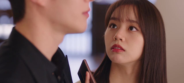 Bir qiz va porno olomon