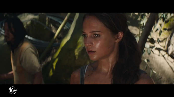 Модель показала все достоинства Лары Крофт из игр Tomb Raider в ярком косплее