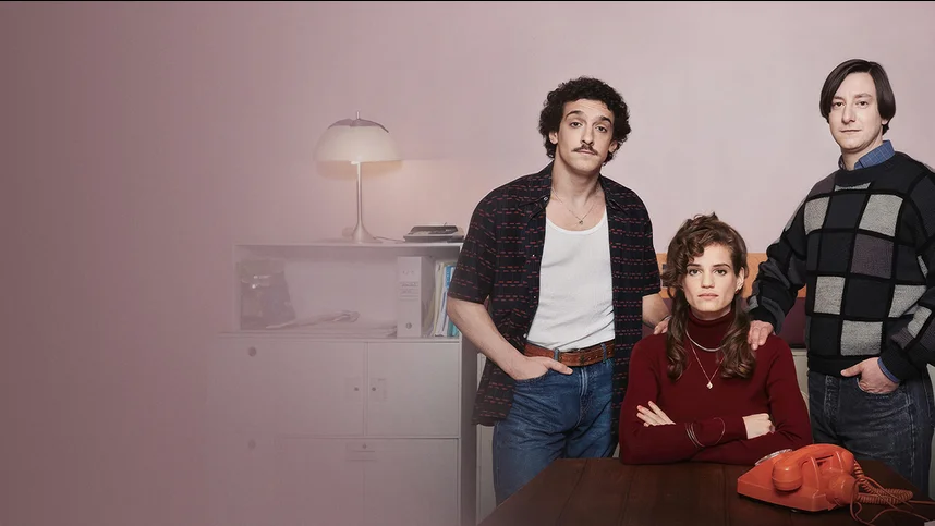 Oyindagi qahramonlar yalangoch.