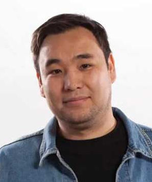 Ular ayolni sikishadi va sut oqadi.