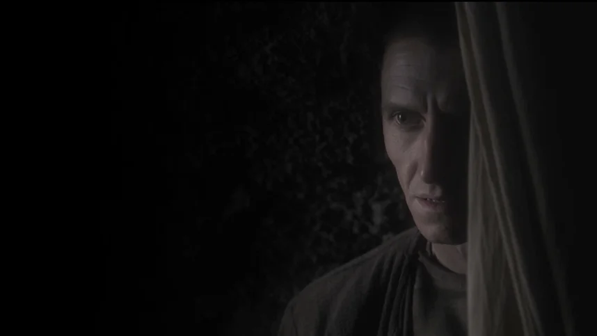 Призрачно-белый