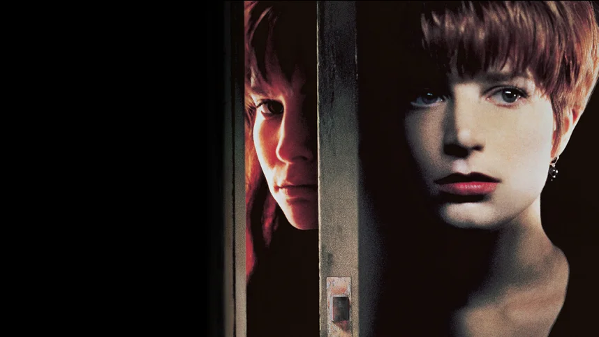 Одинокая белая женщина