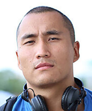 Киіммен дивандағы порно