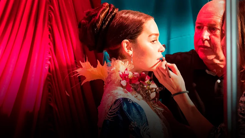 Taxtlar oyini filmida Emiliya Klark bilan jinsiy aloqani tomosha qiling