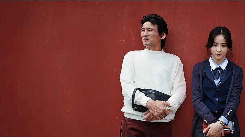 Ajablanarli darajada yumaloq dumbali qiz teshiklarini korsatadi