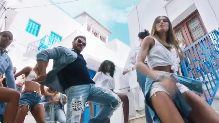 Музыкальный клип 2 (язык хинди)