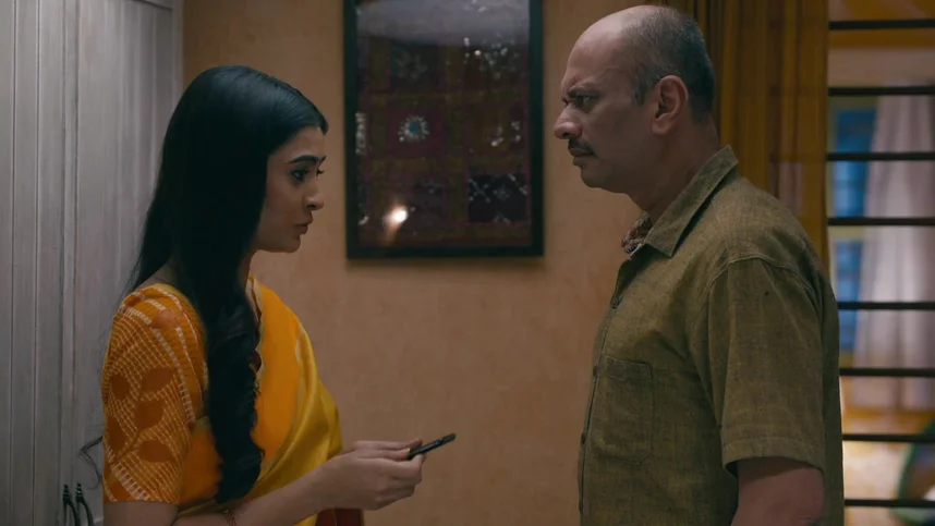 Voyaga yetgan ayolning eshakda sikilgan videosi